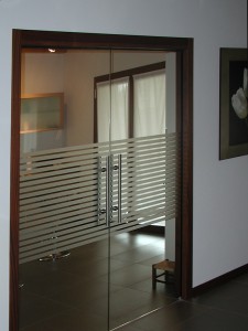 porte vetro eclisse scrigno cassone decori sabbiati vetra srl vetrate artistiche porte di vetro pordenone udine treviso venezia alessandra rosso (3)                 